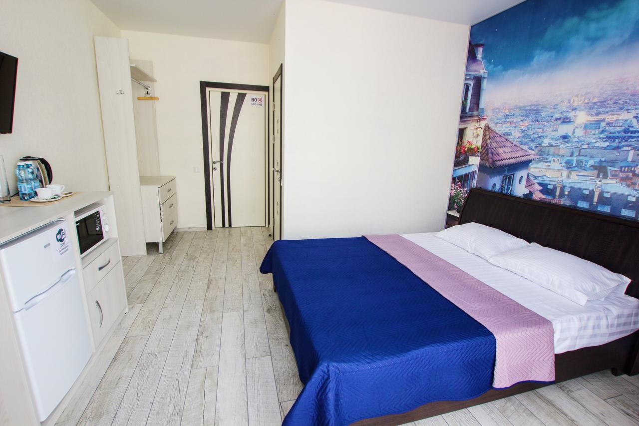 East White Apartment *